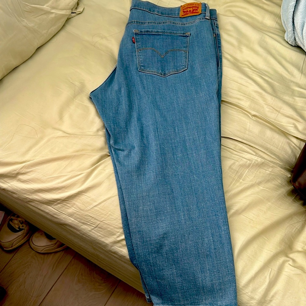 Levi capri size 18